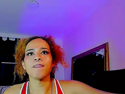 Chat XXX en directo de charlottee_-