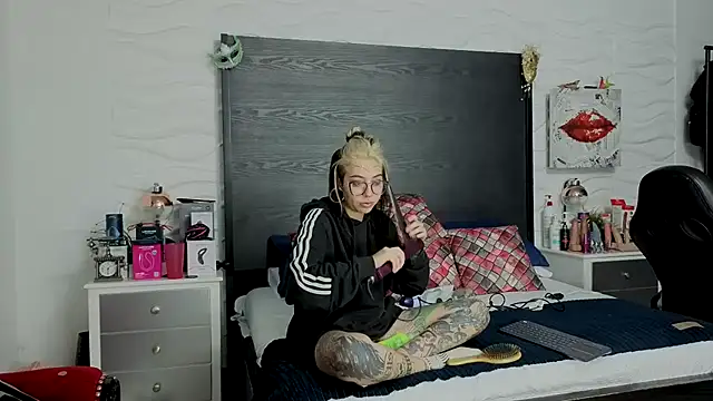 inkedsinners_ Adlı Modelin Canlı XXX Sohbeti