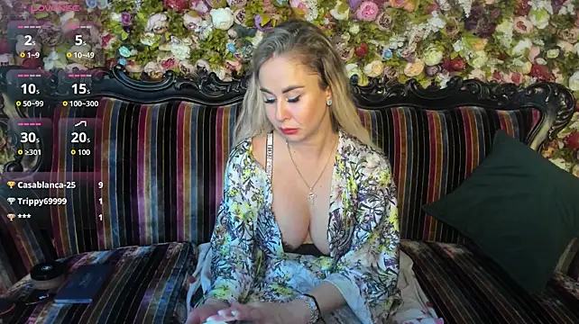 TIFF_THE_MILF's Live XXX Chat