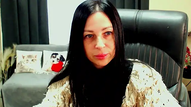 Chat +18 de SweetLouise_ ao vivo