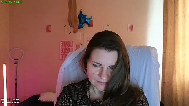 Chat +18 de Mirabelle_Velvet ao vivo