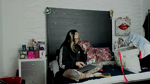 แชท XXX สดของ inkedsinners_