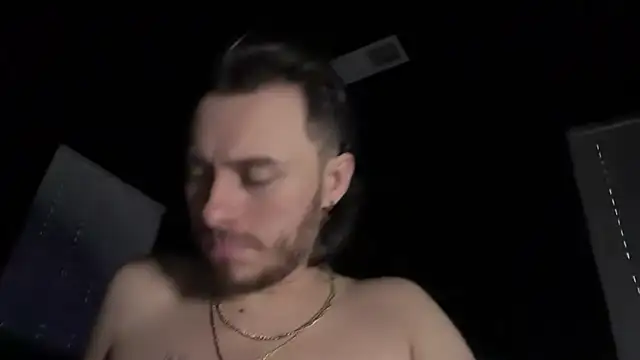 hungandcloudy élő XXX-chatje
