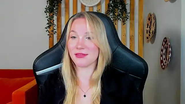 ElaraVoltage live XXX chat