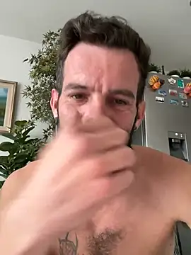 צ'אט XXX בשידור חי של Michel_huge