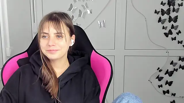 SoftBloomMira's Live XXX Chat