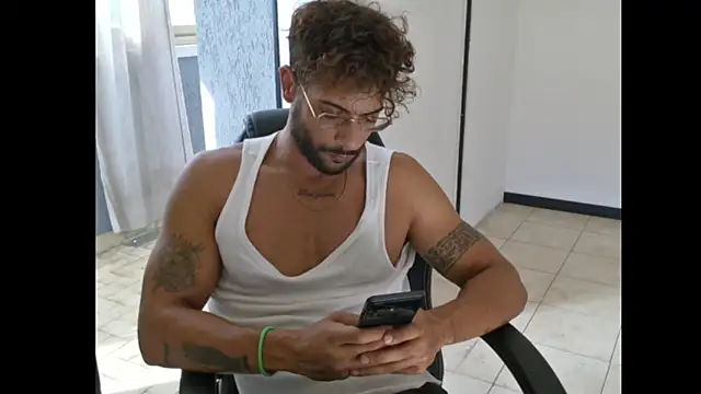 ItalianShadow Chat XXX in diretta