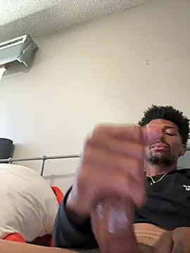 BigPrettyDick777 网络视讯表演