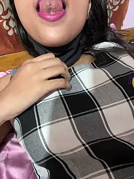 Sandhya_77's Live XXX Chat
