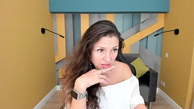 EllaLong Chat XXX in diretta