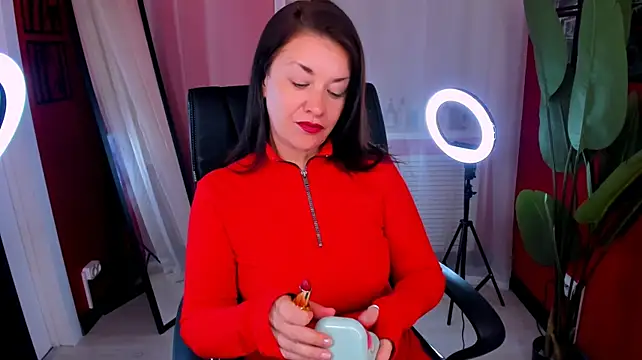 AnaMills Adlı Modelin Canlı XXX Sohbeti