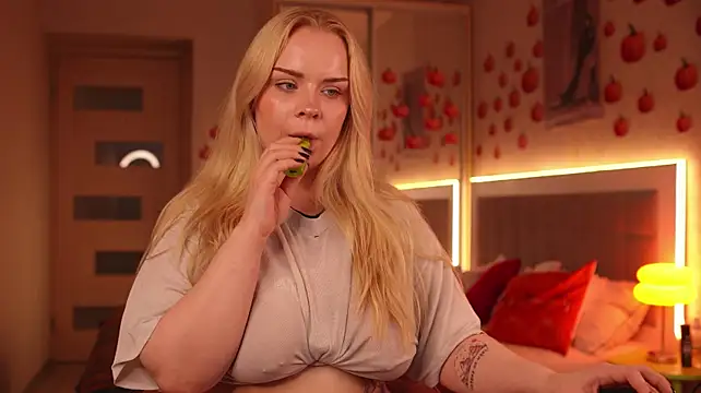 LisaLove3 live XXX chat
