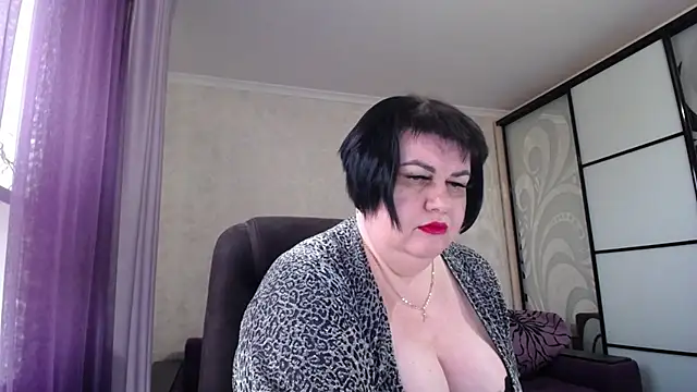 AlluringCurves' Live XXX Chat