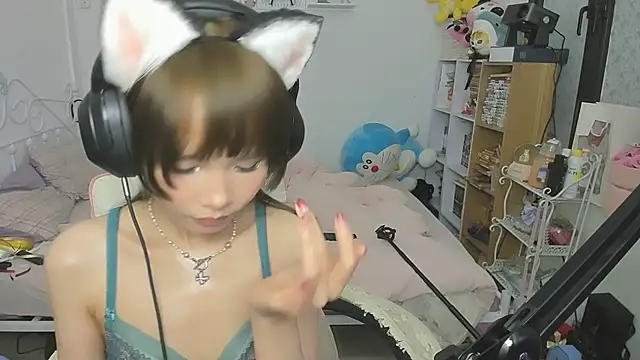 NeKo-nEk0-niIのライブXXXチャット