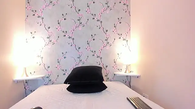 PaulaMonroe_ Adlı Modelin Canlı XXX Sohbeti