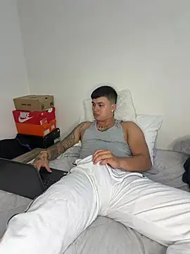 Chat +18 de Christopher_strongg ao vivo