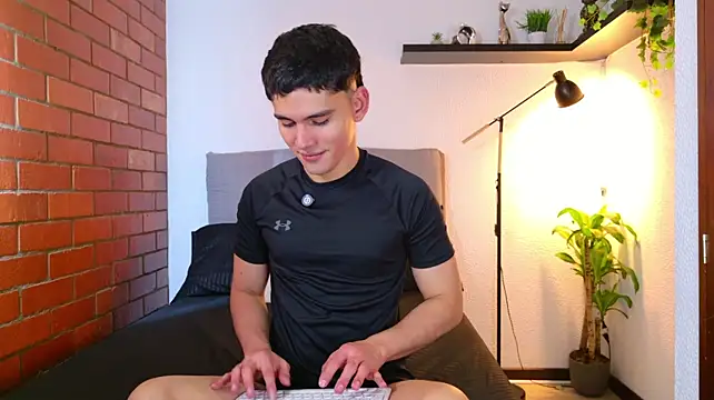 estebanperez_26 Adlı Modelin Canlı XXX Sohbeti