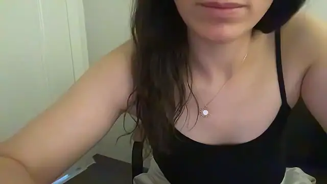 צ'אט XXX בשידור חי של zeze_2424