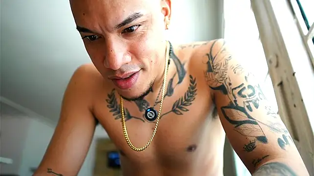 AlphaMasterXxx's Live XXX Chat