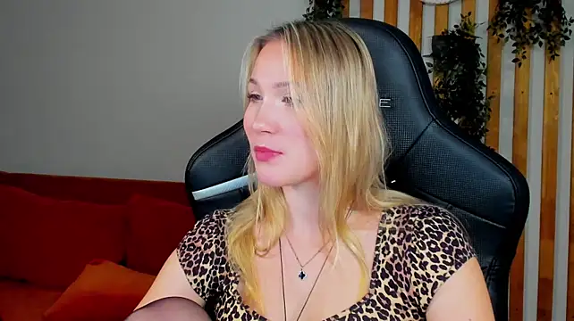 Živý XXX chat ElaraVoltage