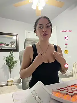 YourQueen18 现场XXX聊天