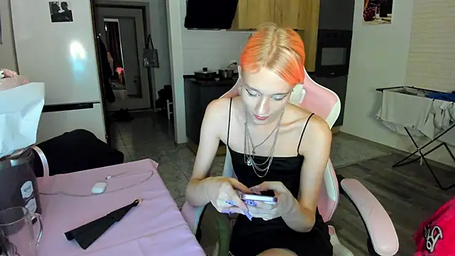 _Alice_Kitty's Live XXX Chat