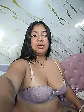 Amber_Herrera Adlı Modelin Canlı XXX Sohbeti