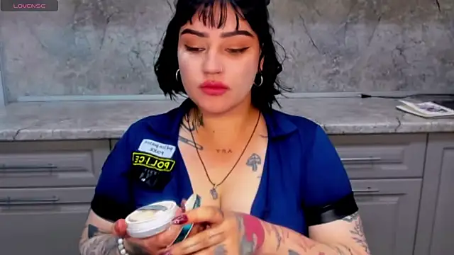 NikkiSummer live XXX chat