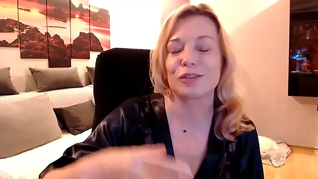love-bionda's Live XXX Chat