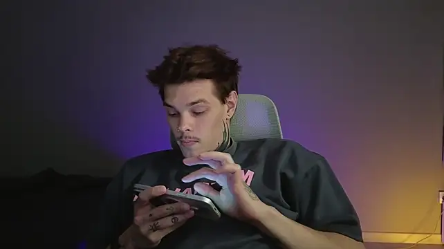 DENIS_HERE live XXX chat