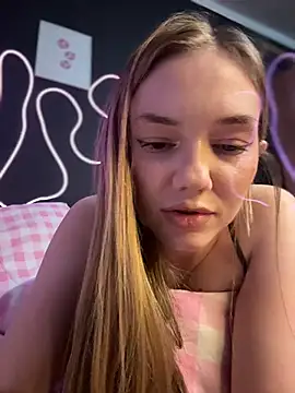 MilaMoone's Live XXX Chat