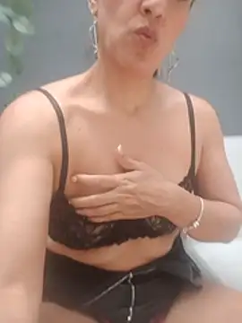 SweetVenuus Adlı Modelin Canlı XXX Sohbeti