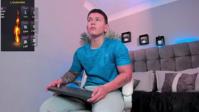 Thomas_moon live XXX chat
