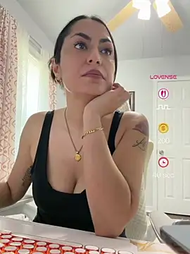 YourQueen18 Adlı Modelin Canlı XXX Sohbeti