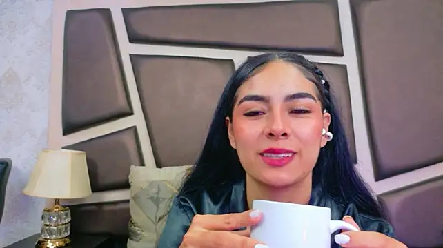 دردشة NicoleEsposito الجنسية المباشرة