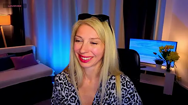 EllisSkyy's Live XXX Chat