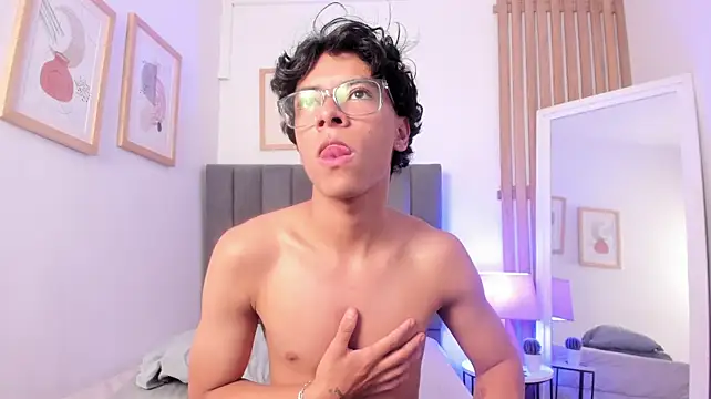 Adams__Bobby élő XXX-chatje