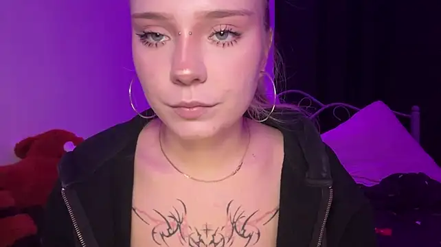 KyraBumbray Adlı Modelin Canlı XXX Sohbeti