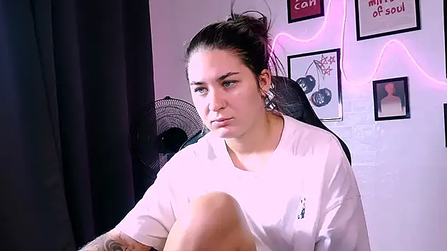 צ'אט XXX בשידור  חי של AlisaFrost