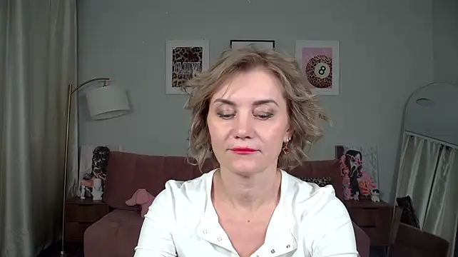 AdeleRocher Adlı Modelin Canlı XXX Sohbeti