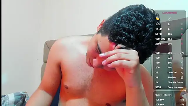 Callme_Apolo élő XXX-chatje