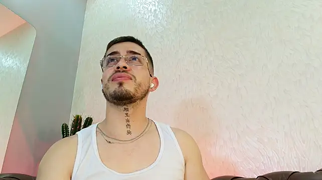 Tommas_Jhonson_ Adlı Modelin Canlı XXX Sohbeti