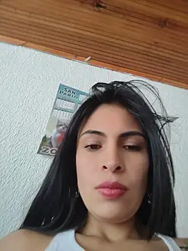 Astrid--n Live XXX chat