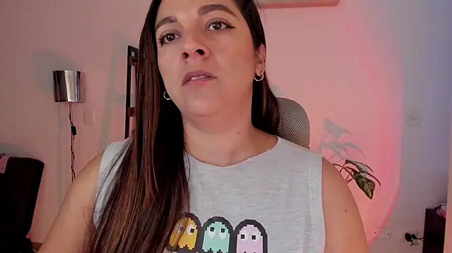 Chat +18 de urcute_kitten ao vivo