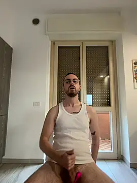 ItalianAlex Chat XXX live