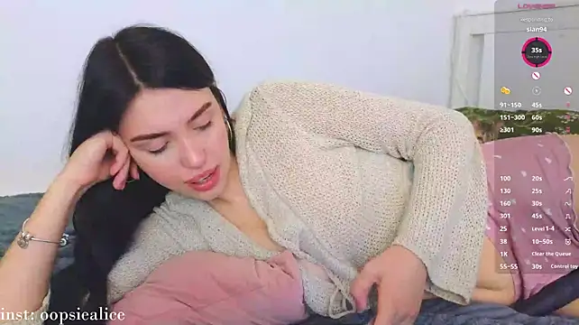 AliceSpark Adlı Modelin Canlı XXX Sohbeti