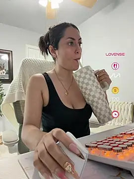 צ'אט XXX בשידור חי של YourQueen18