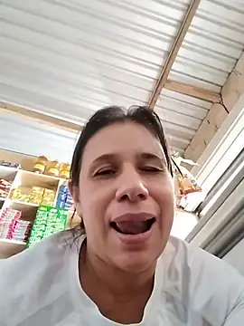 MIA-LARIOS' Live XXX Chat