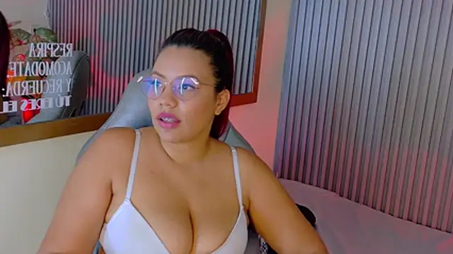 دردشة CherrySamantha_ الجنسية المباشرة