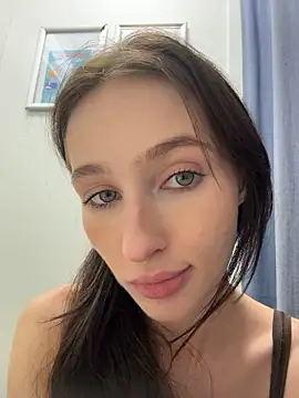 -missbehaving-'s Live XXX Chat